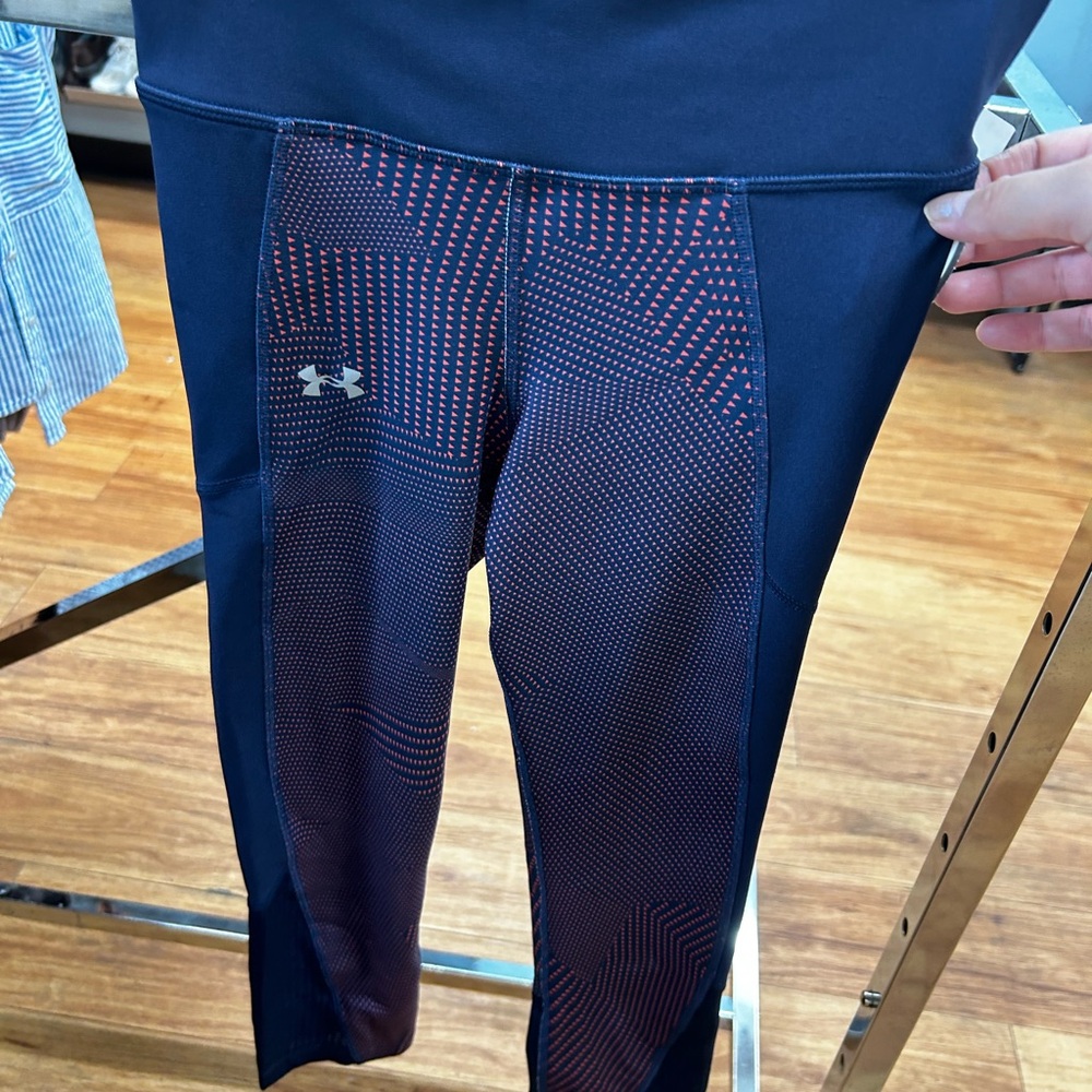 Under Armour Navy and Red Triangle Capris